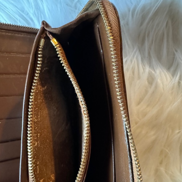 Louis Vuittion Vernis Mongram Wallet - Picture 7 of 7